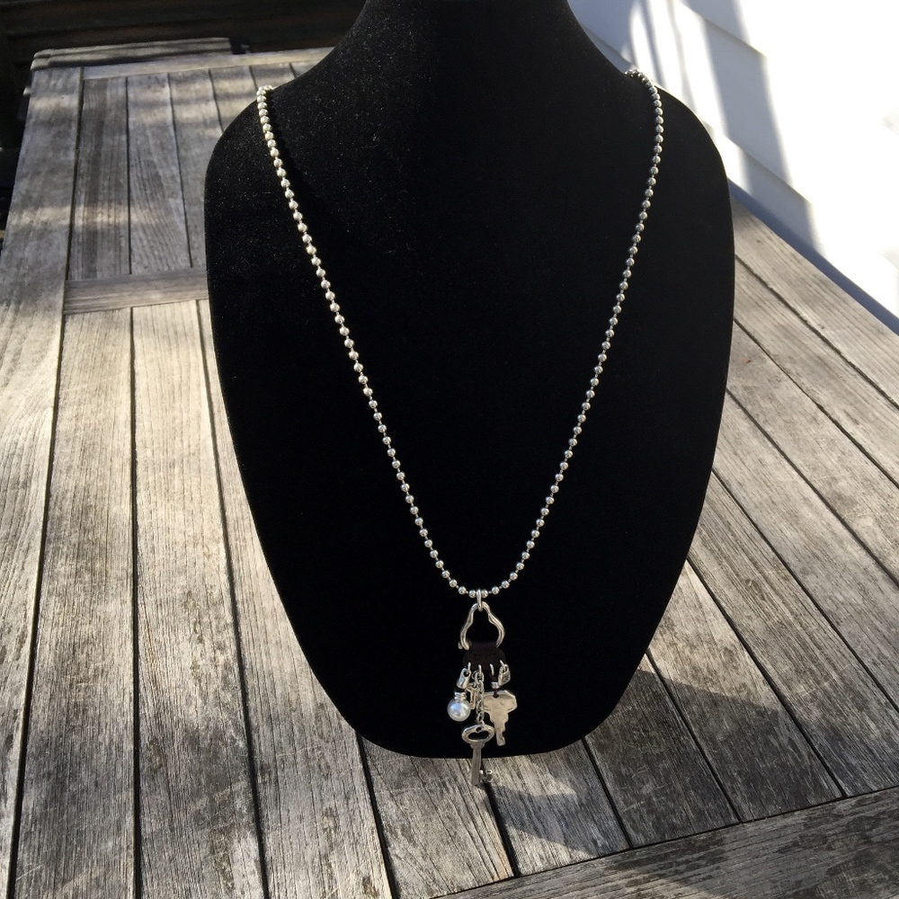 NWT Uno de 50 Man Ojito Charm Long Necklace